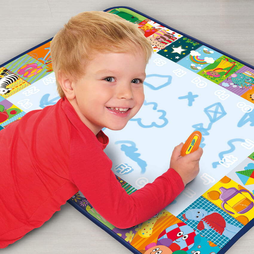 Child playing with Aquadoodle product